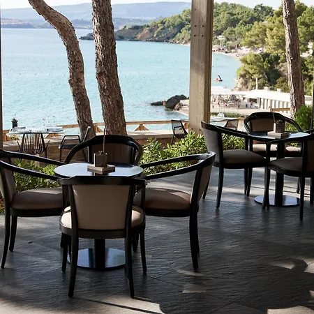 White Rocks Kefalonia Hotell 4*